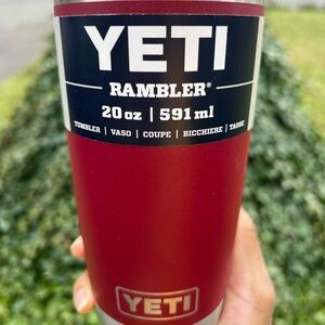 YETI Rambler 20 oz Tumbler - Harvest Red